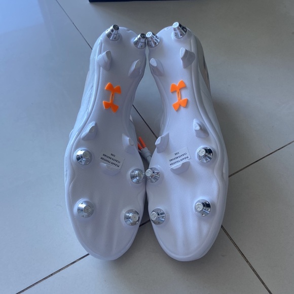 Soccer cleats - Picture 3 of 4